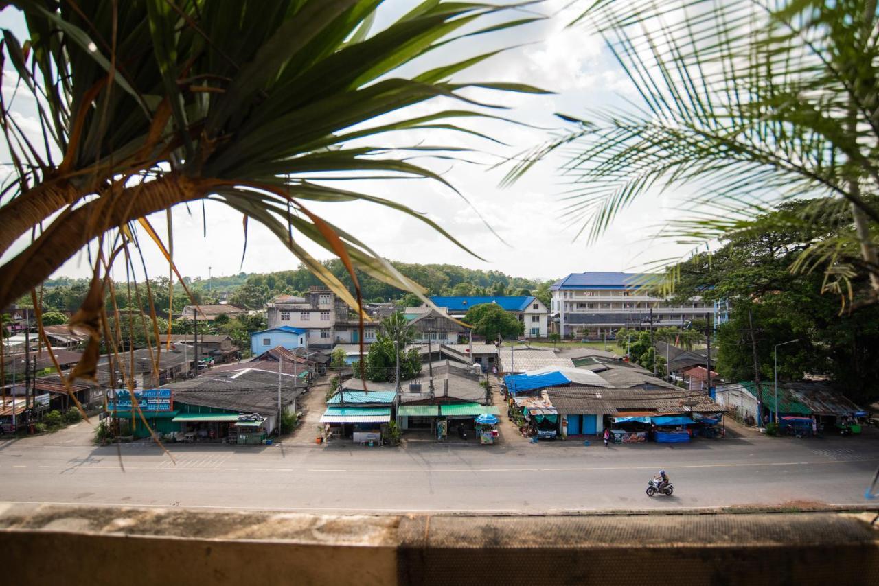 Ban Ao Thong Hotel Trang Exterior photo